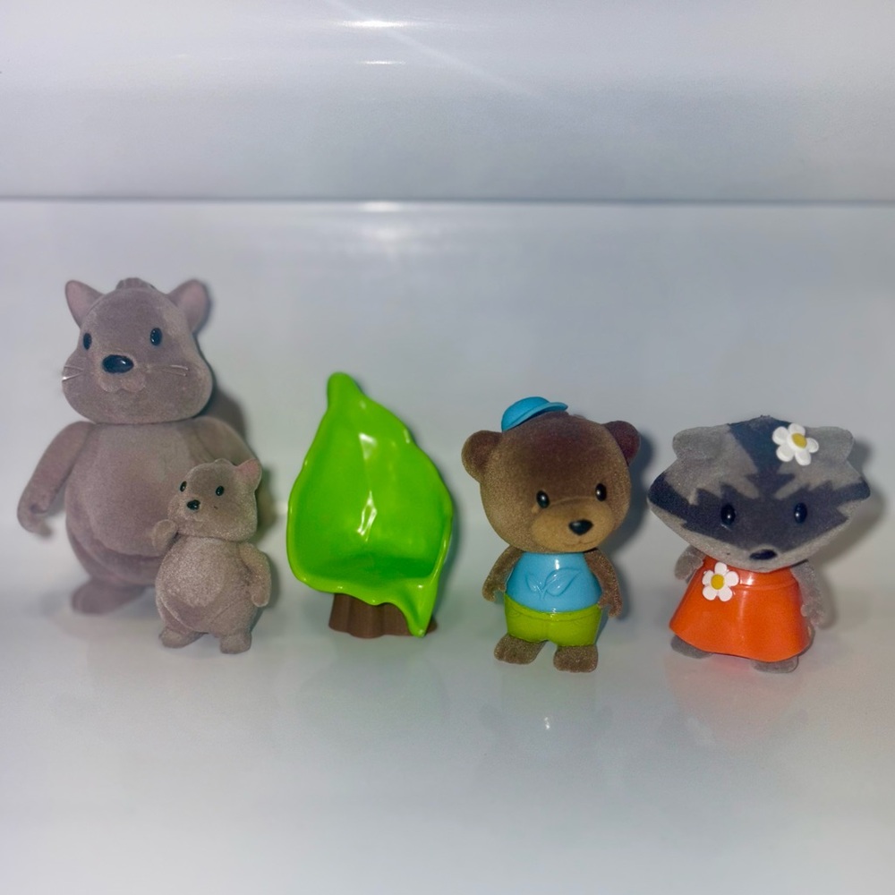 Lil Woodzeez Lot + Leaf Chair Squirrel Gopher Bear Raccoon bobbleez